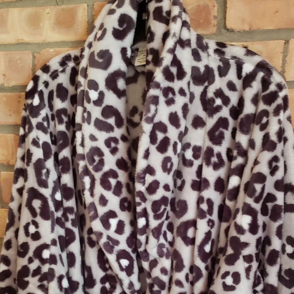 3X Soft Robe w POCKETS! like New Leopard fits 4X
